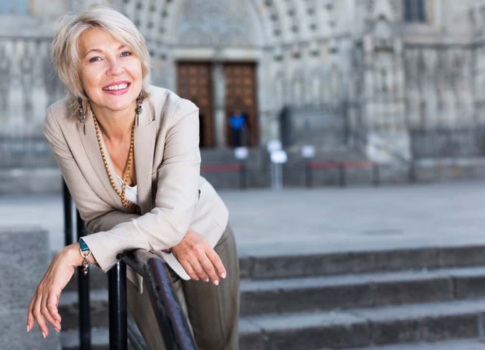 Los 60 son una edad maravillosa para mostrar tus encantos. Vestir a esta edad juvenil, con chaquetas que tengan un corte moderno es tu objetivo. La mujer de 60 hoy se ve tan bien como una de 30!
