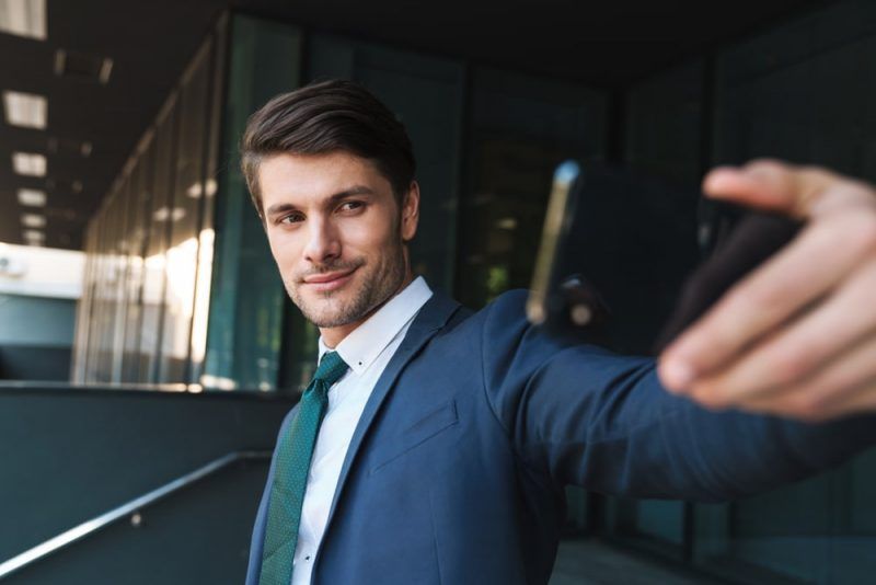 El narciso es inseguro y tiene ciertos complejos