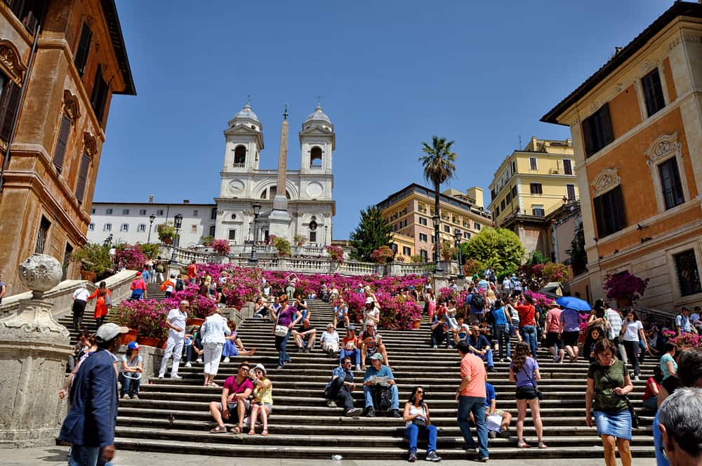 Disfruta de un día soleado en las escalinatas de Piazza Spagna