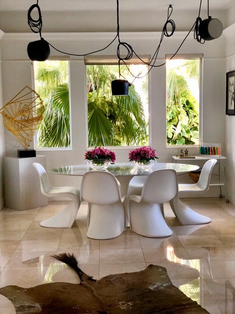 El comedor es un lugar donde nunca deben faltar las flores.