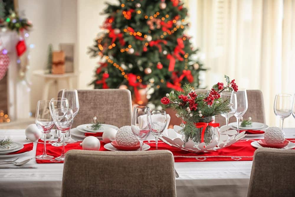 Prepara un bello centro de mesa para disfrutar la cena de navidad
