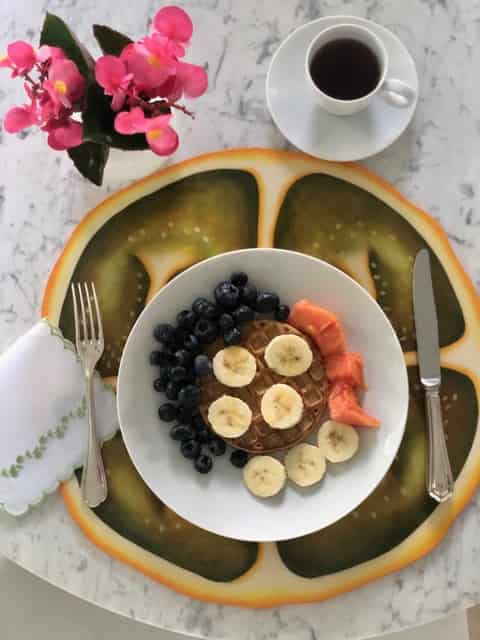 Uno de los secretos para no engordar es tomar un desayuno saludable que tenga frutas y carbohidratos sanos.