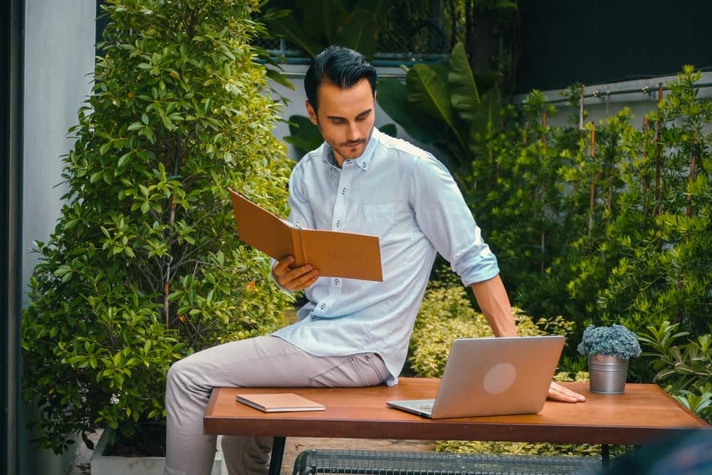 La incertidumbre crea ansiedad y te puede robar el sueño, Leer y hacer actividades al aire libre ayudan a combatir este problema.