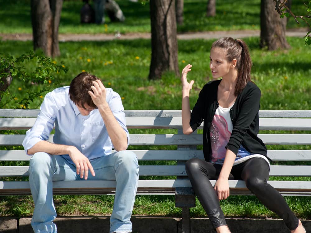 No es necesario ofender a nadie. Como persona inteligente que eres trata de manejar las cosas de forma educada y a la altura. No caigas en conductas que puedan pesarte algún día.