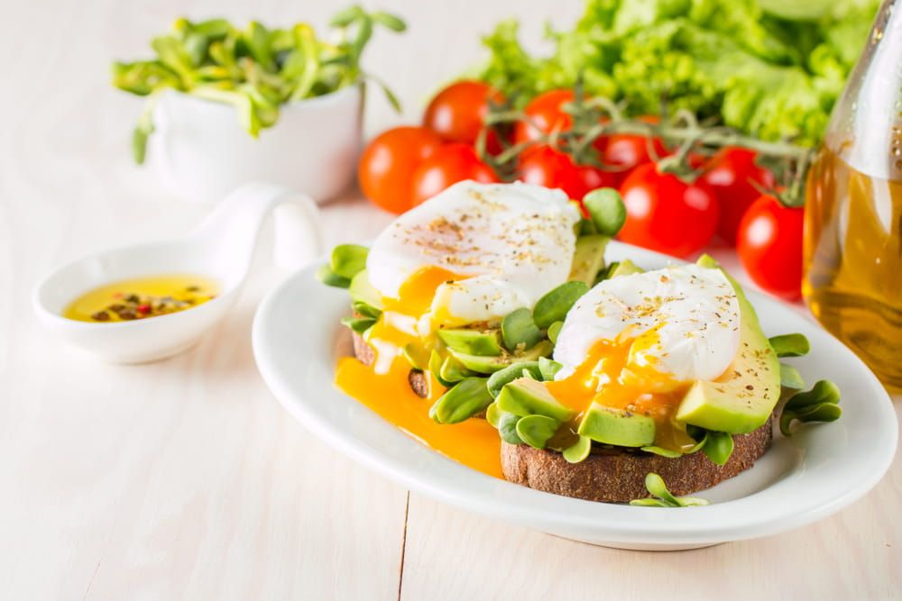 El desayuno nunca debe saltarse ya que es la comida más importante y debe estar incluido como uno de los rituales de una persona saludable y positiva.