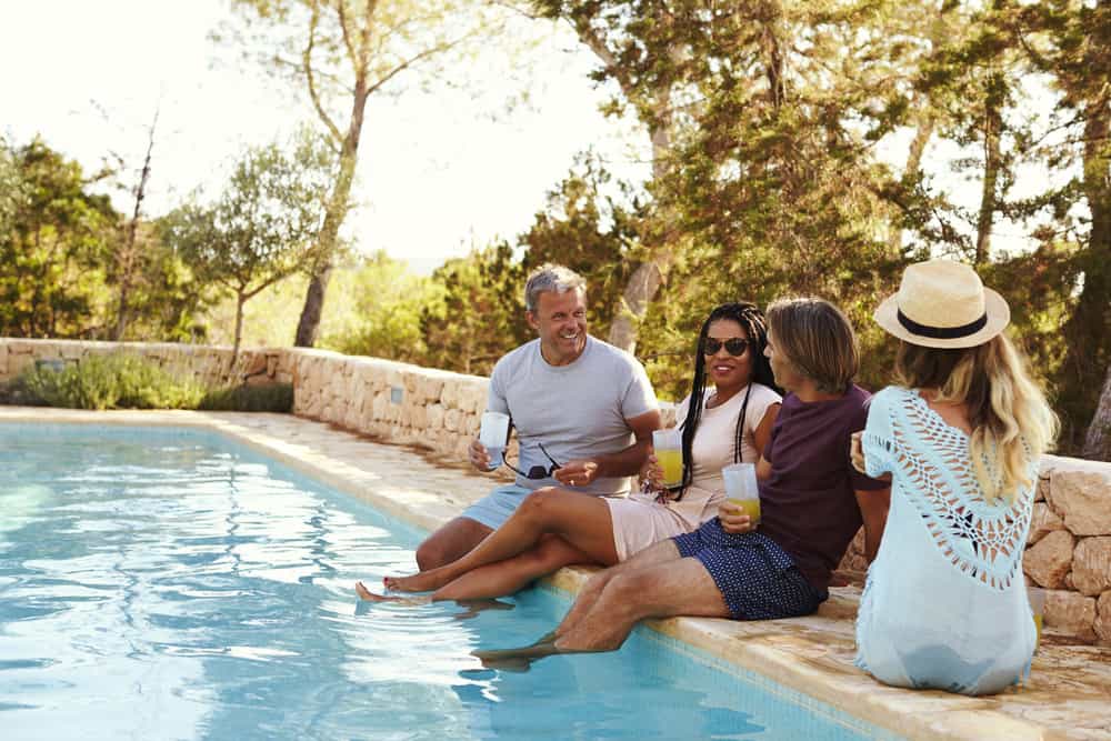 Mantener las relaciones sociales evitan problemas de salud como la depresión y la soledad.