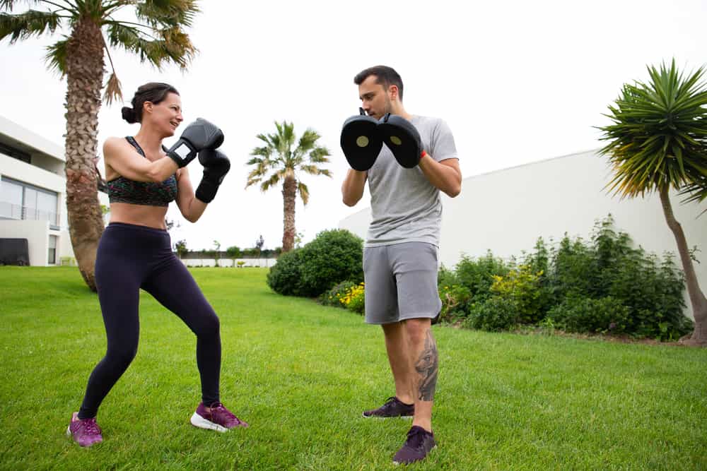 el kickboxing es un entrenamiento eficaz respaldado por la ciencia para retrasar el envejecimiento