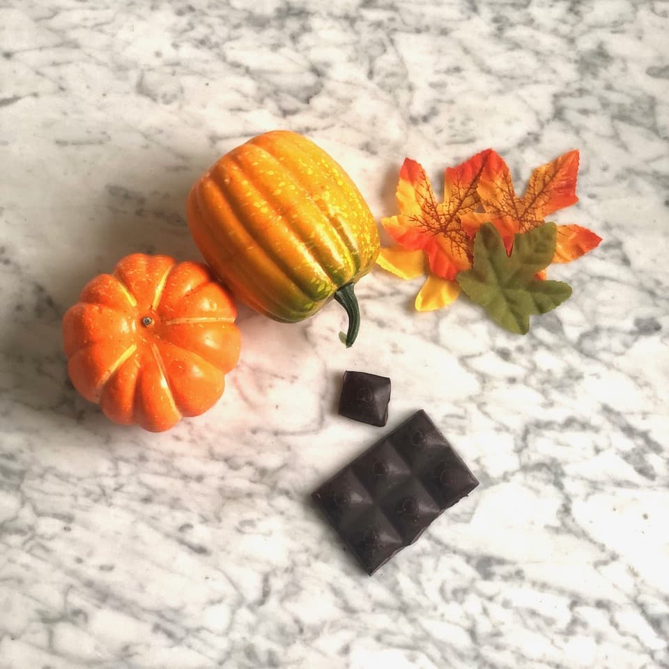 Para tener una buena alimentación evita el azúcar procesada y consume chocolate negro sin azúcar añadida