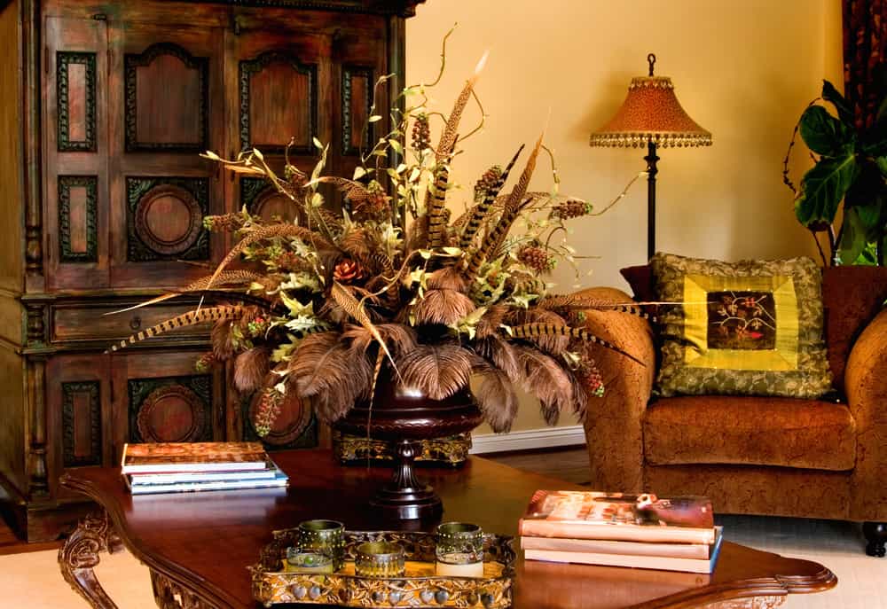 Tonos tierra, mostaza, verdoso y uva son los ideales para la decoración de Acción de Gracias. Prepara tu hogar con detalles que evoquen la tradición. 