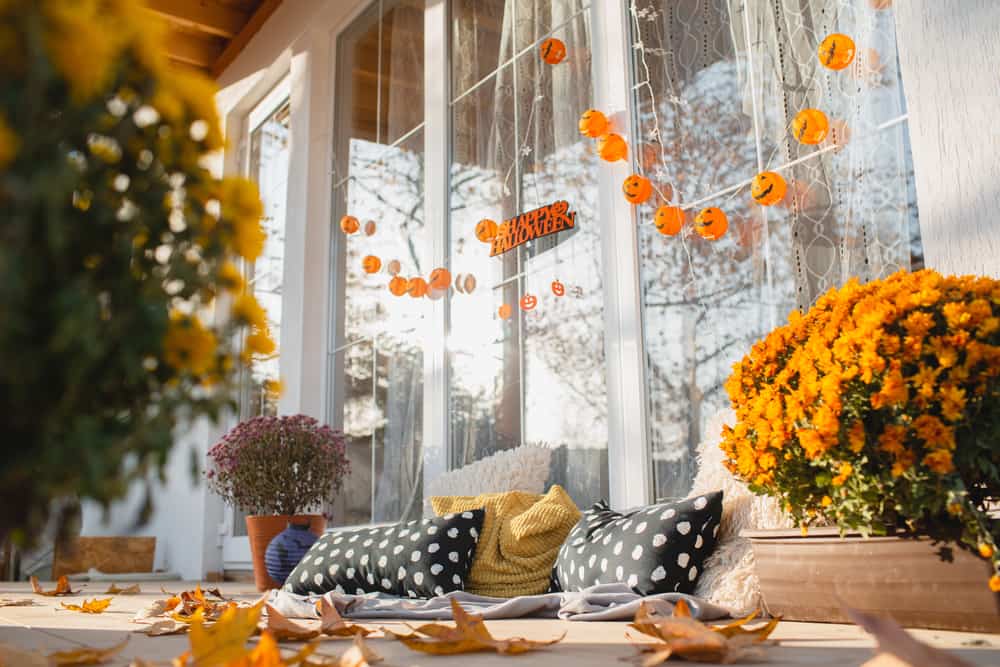 La decoración de acción de gracias se destaca por los colores de otoño. El naranja es un tono que nunca puede faltar en esta festividad.