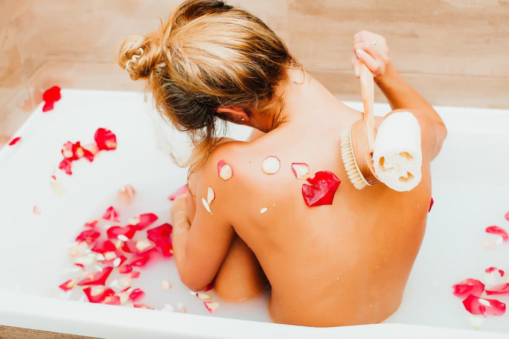 Comienza un día especial con un baño de espuma relajante.