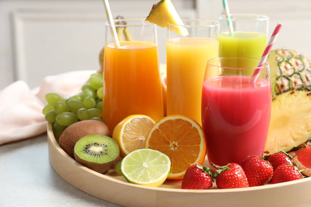 Elige alimentarte conscientemente. Tomar bebidas naturales hechas a base de frutas frescas es la mejor forma de llenar tu organismo de energía y de regalarle salud a tu vida. Los jugos naturales aportan nutrientes esenciales que el organismo necesita para su buen funcionamiento.