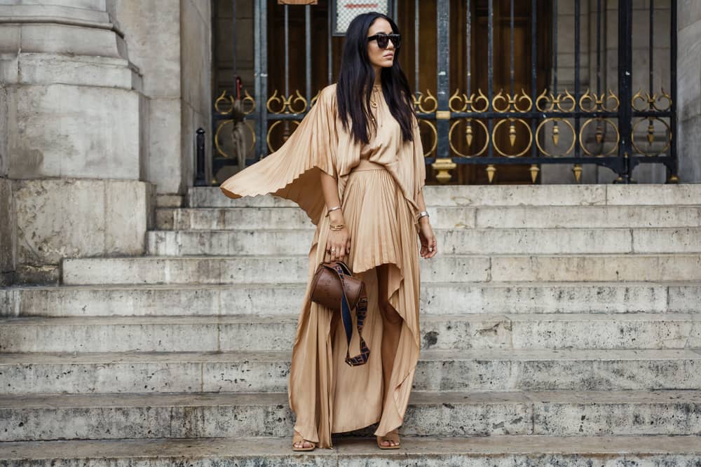 La eco-fashion es una moda sostenible que usa el menor numero de residuos y desechos en pro de cuidar el medio ambiente.