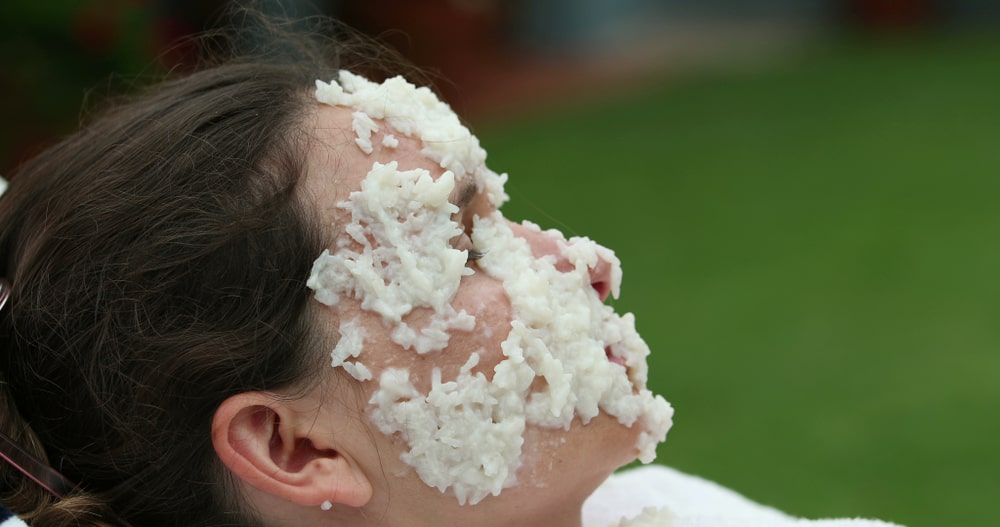 Las mujeres asiáticas utilizan el agua de arroz como tónico. Además este maravilloso tratamiento le devuelve a tu cutis la lozanía y te ayuda a eliminar los puntos negros.