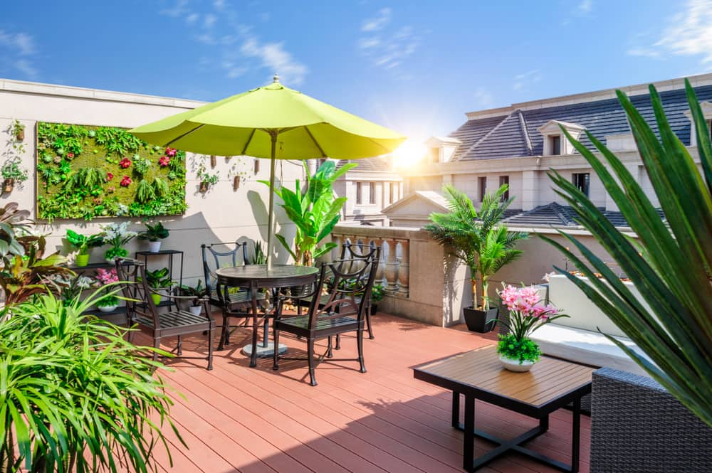 Hoy en día es vital involucrarse con la naturaleza para equilibrar nuestras emociones. Las terrazas modernas que te presentamos hoy son lugares ideales para inspirar tus días y para beneficiarte de la belleza de los recursos naturales de nuestro planeta. Decora la tuya para pasar momentos inolvidables!