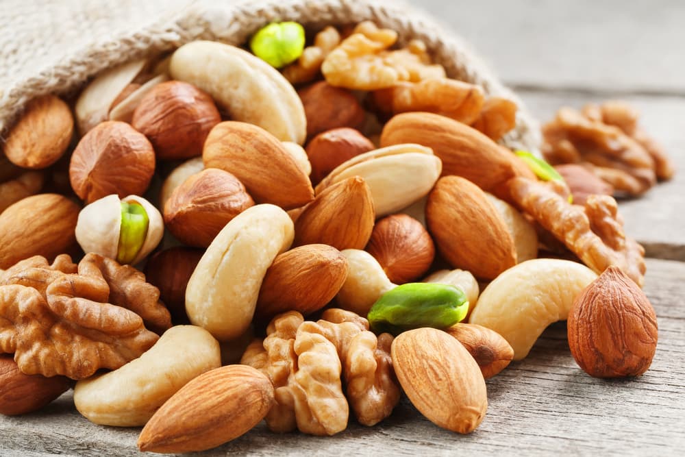 Si quieres estar sano debes comer nueces y semillas. Estos alimentos son ricos en tiroxina y traen inmensos beneficios para la salud.