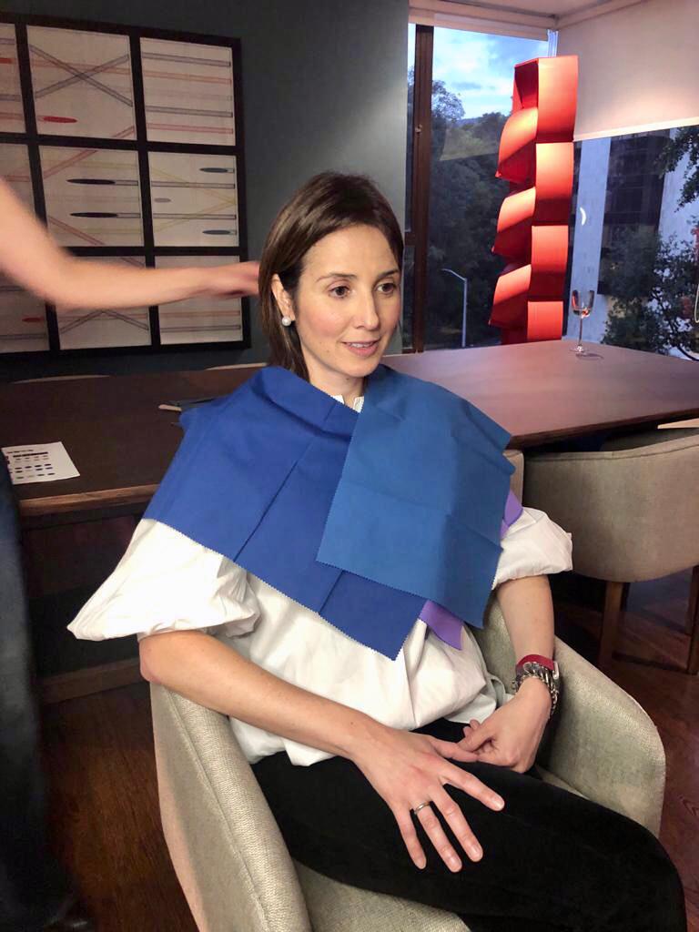 Tu tono de piel debe hacer un perfecto match con los colores de tu ropa. Es la forma de verte siempre con un brillo especial y de que puedas crear looks que volteen miradas.