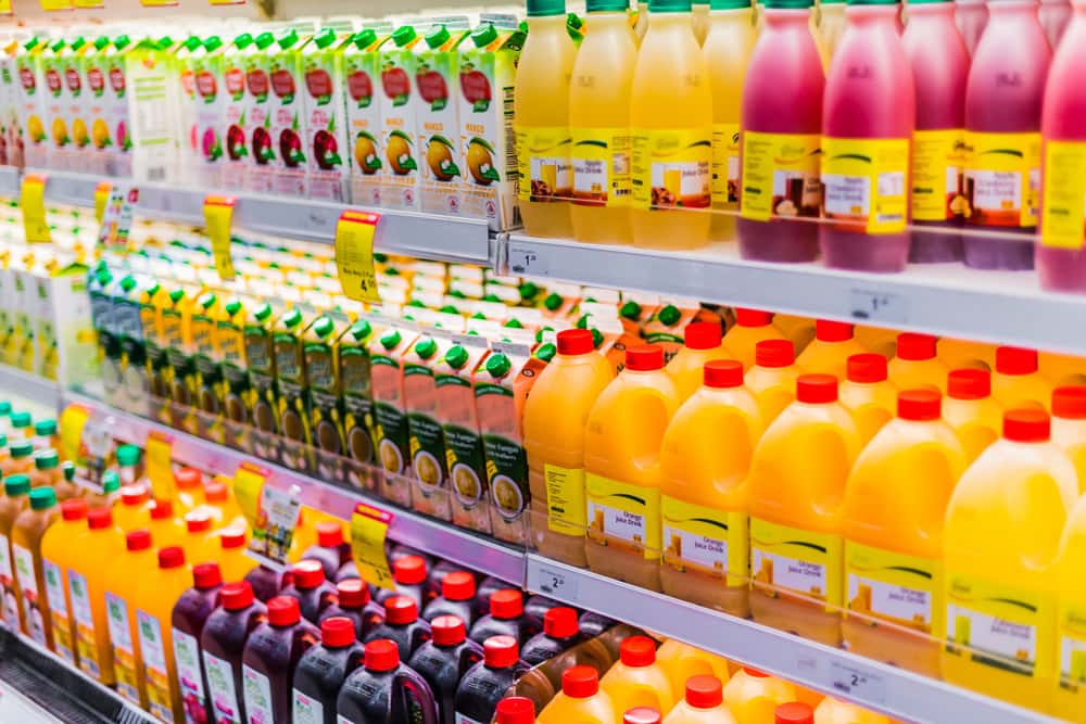 La mayoría de los jugos envasados son un alimento no saludable, ya que contienen exceso de azúcar, lo cual contribuye a desencadenar distintos tipos de enfermedades entre ellas la diabetes tipo 2.