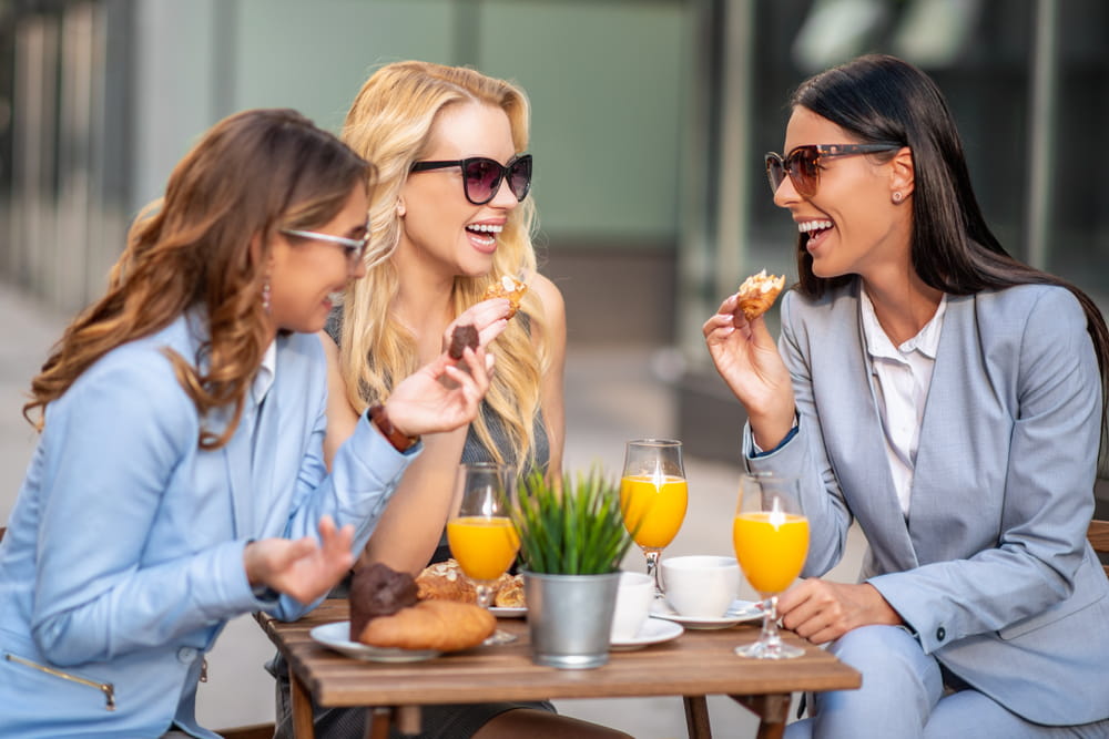 Tu entorno es importante para valorar tu imagen personal y para apoyarte en caso de que necesites subir tu autoestima. Rodéate de personas positivas y alentadoras que entiendan la importancia de exhibir una imagen personal cuidada.