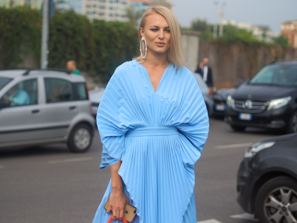 Vestirse para una boda requiere que con antelación elijas el atuendo que favorezca tu imagen y que celebre la felicidad de los novios. Esmérate para lucir preciosa.