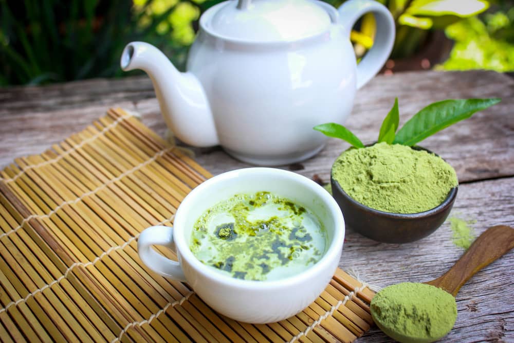 Entre los beneficios del té matcha están el mantener la juventud del organismo.