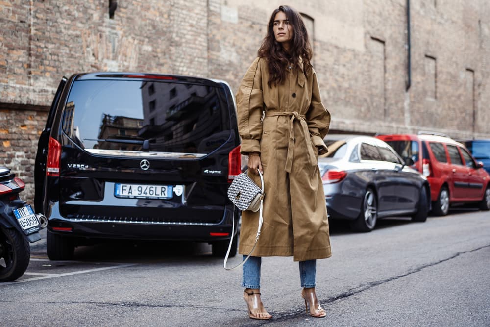 En la moda de otoño el trench es un "Must" y si es en tono camel más aún. Es un color ageless, que jamás pasa de moda y que puedes usar una y otra vez con distintos tonos de ropa.