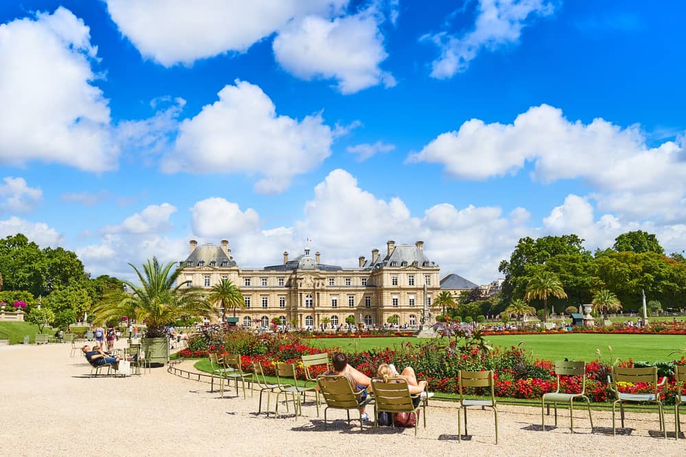 Los jardines de Luxemburgo y Pon des Arts son dos lugares que no puedes dejar de visitar cuando vayas a Paris. La belleza simétrica de los jardines, es una obra de arte muy al estilo clasicista