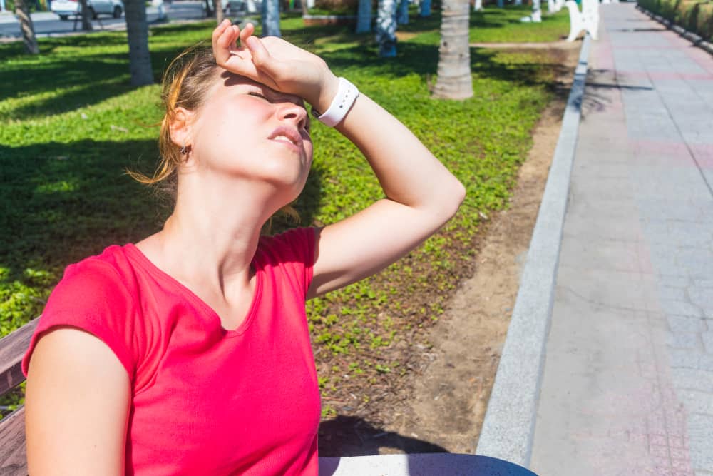 Las temperaturas altas pueden derivar en mareos, dolor de cabeza, agotamiento e insolación.