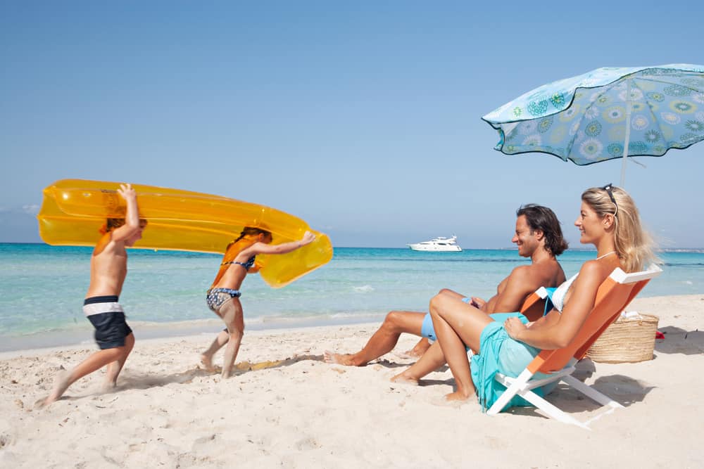 Una de las formas de combatir el estrés crónico es yiendo al mar.