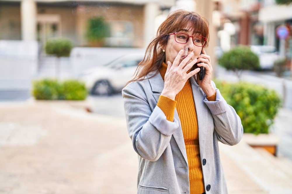Fumar puede acelerar la demencia senil. Tomar conciencia es parte de los ejercicios mentales que debes poner en práctica