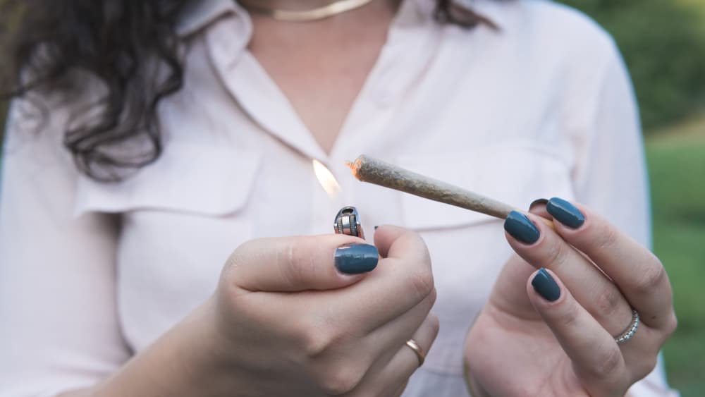 Estudios científicos arrojan que fumar marihuana en exceso se asocia con bajos niveles de motivación.