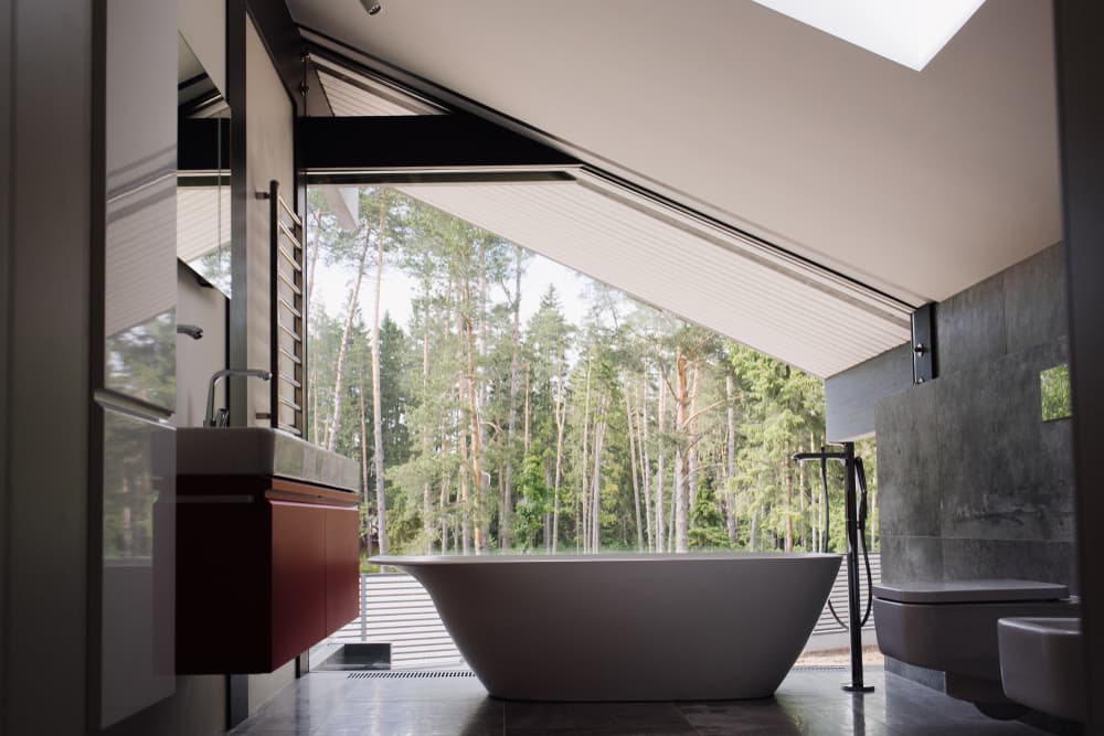 Para introducir la naturaleza en casa, la solución es colocar ventanas panorámicas.