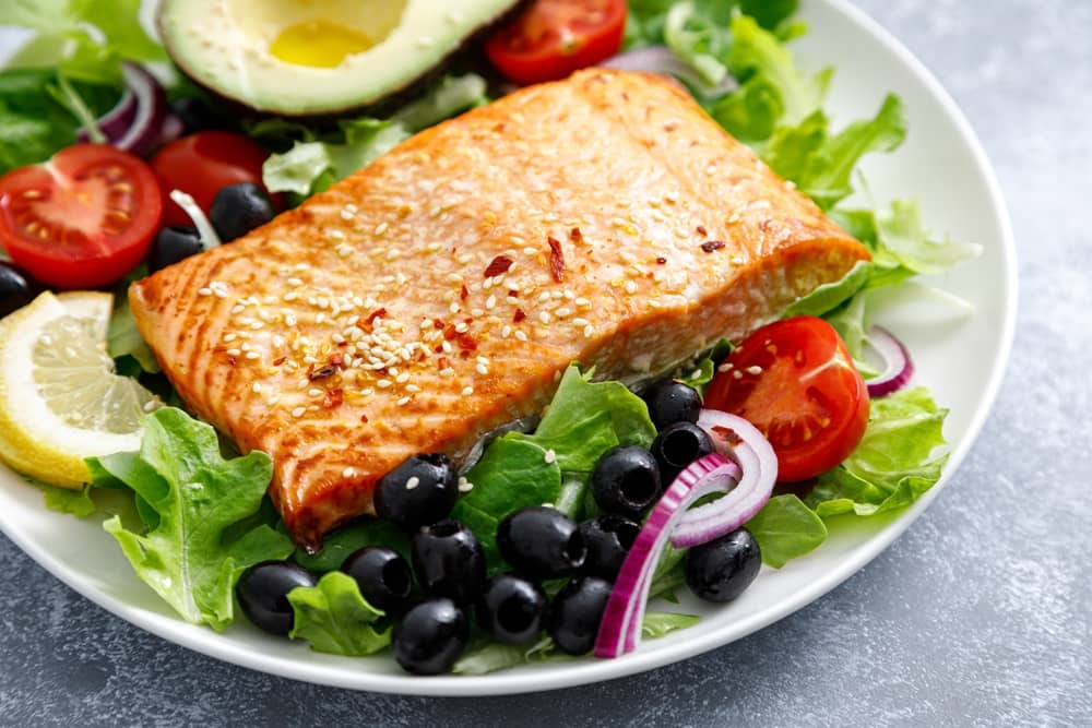 Una alimentación basada en proteínas y vegetales es ideal para tonificar y crear masa muscular.