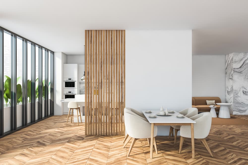 Los colores tierra son una opción ideal para decorar el comedor.