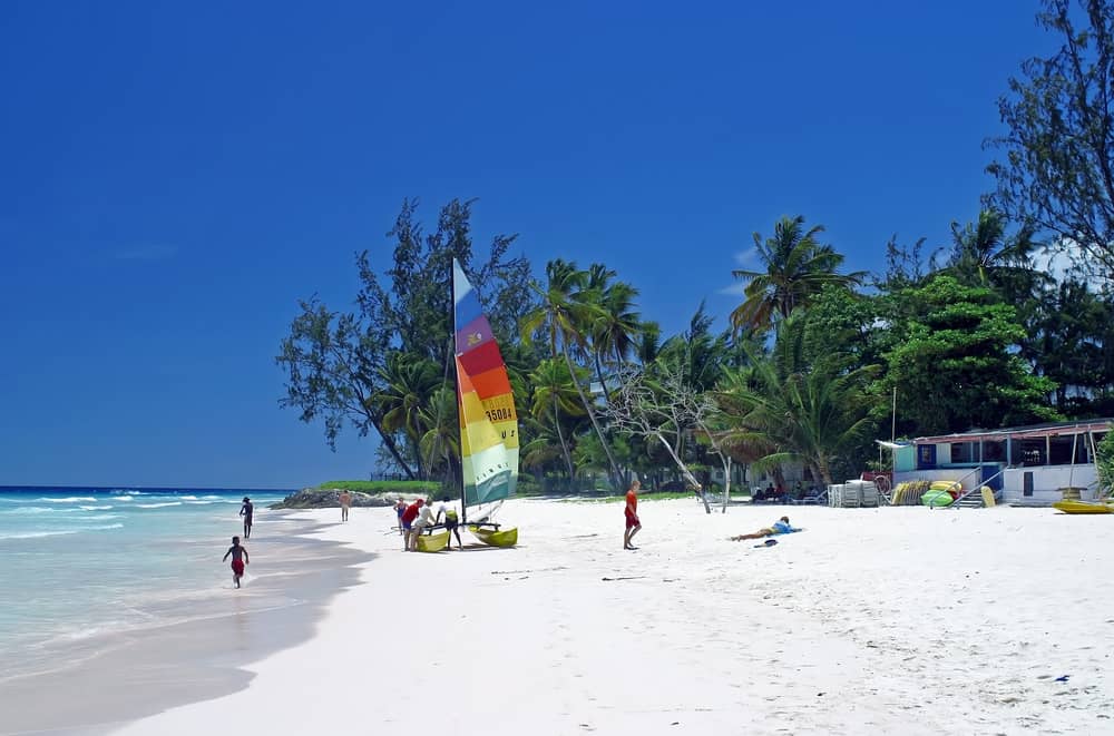 Rockley Beach es una playa ideal en Barbados para ir con tus hijos durante las vacaciones